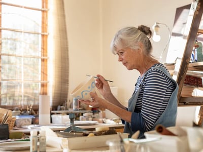 woman-painting-pot